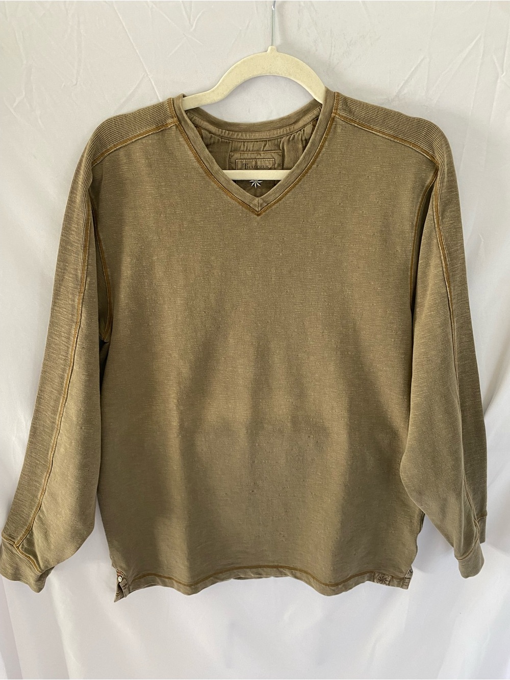 Men's Thaddeus V-Neck Slub Knit Long Sleeve Jersey in Brown
